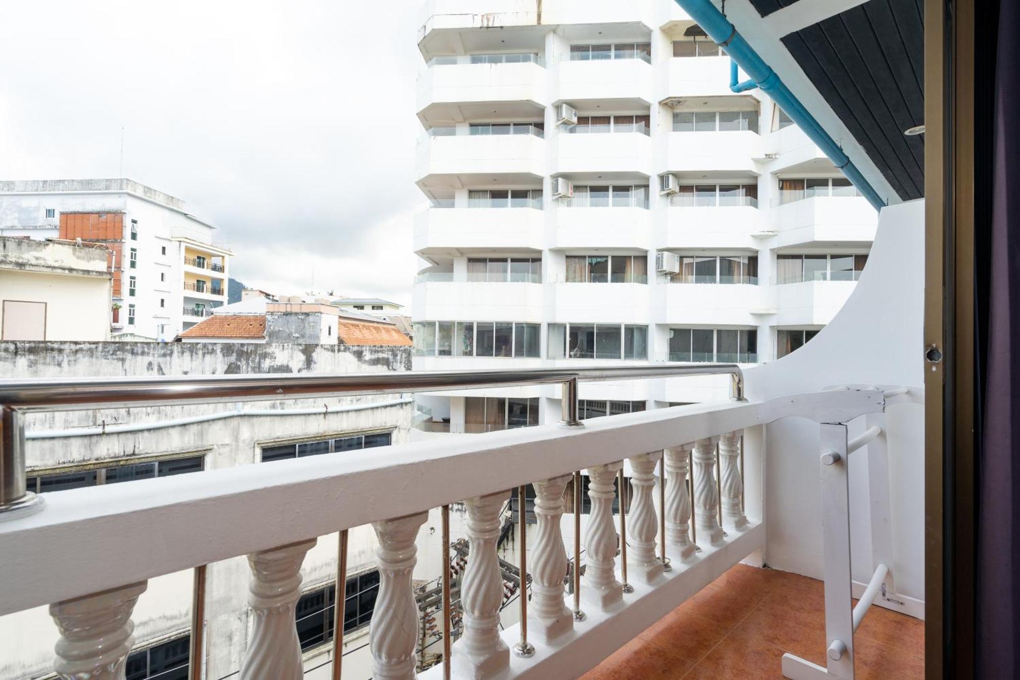 Patong Central Residence & Apartment Exteriör bild