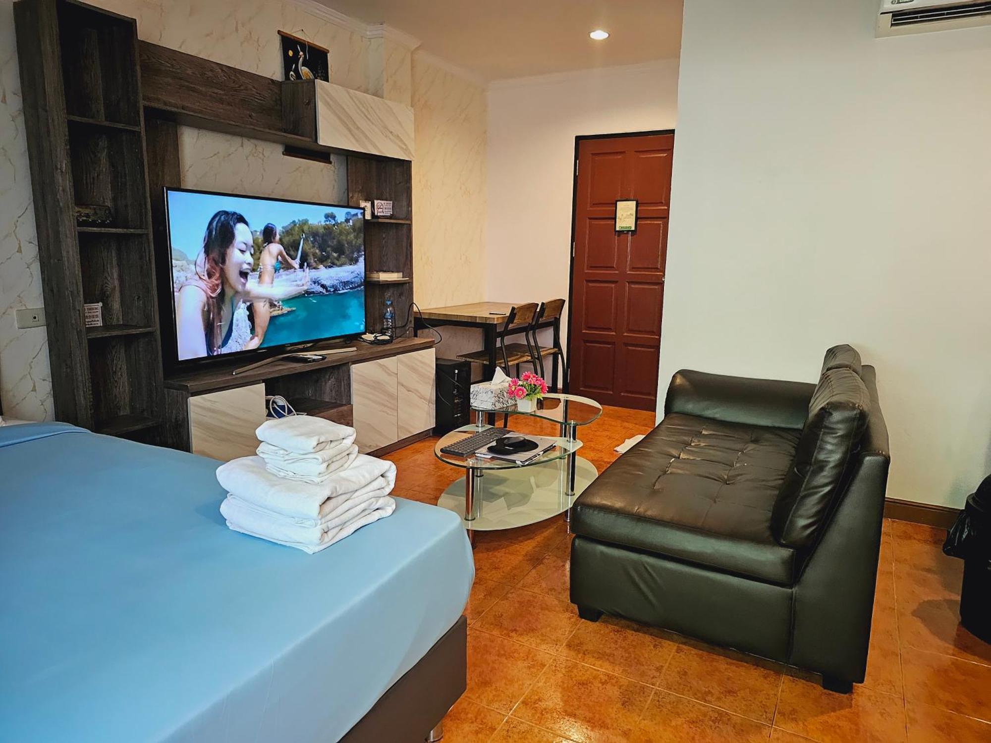 Patong Central Residence & Apartment Rum bild