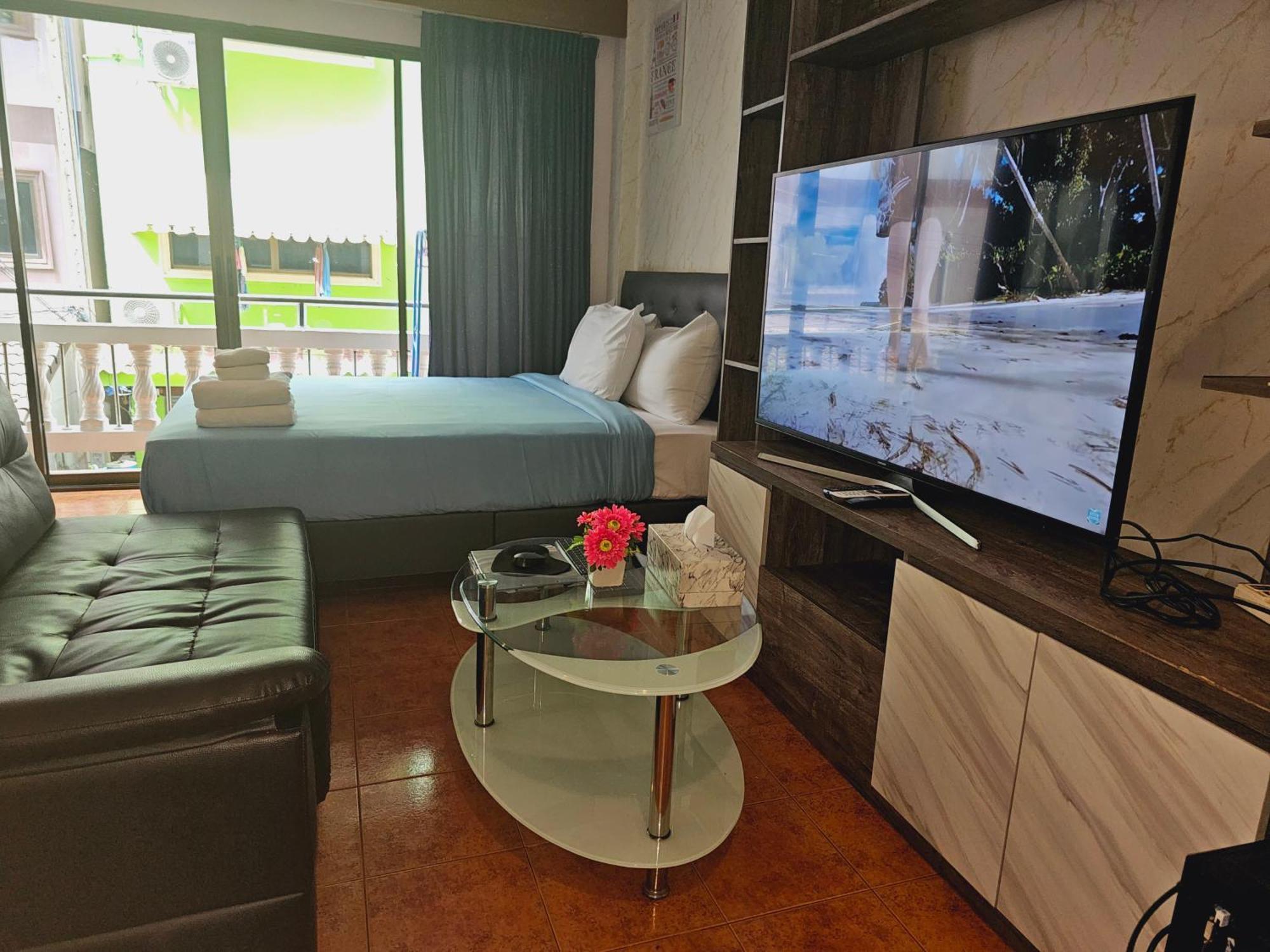Patong Central Residence & Apartment Rum bild