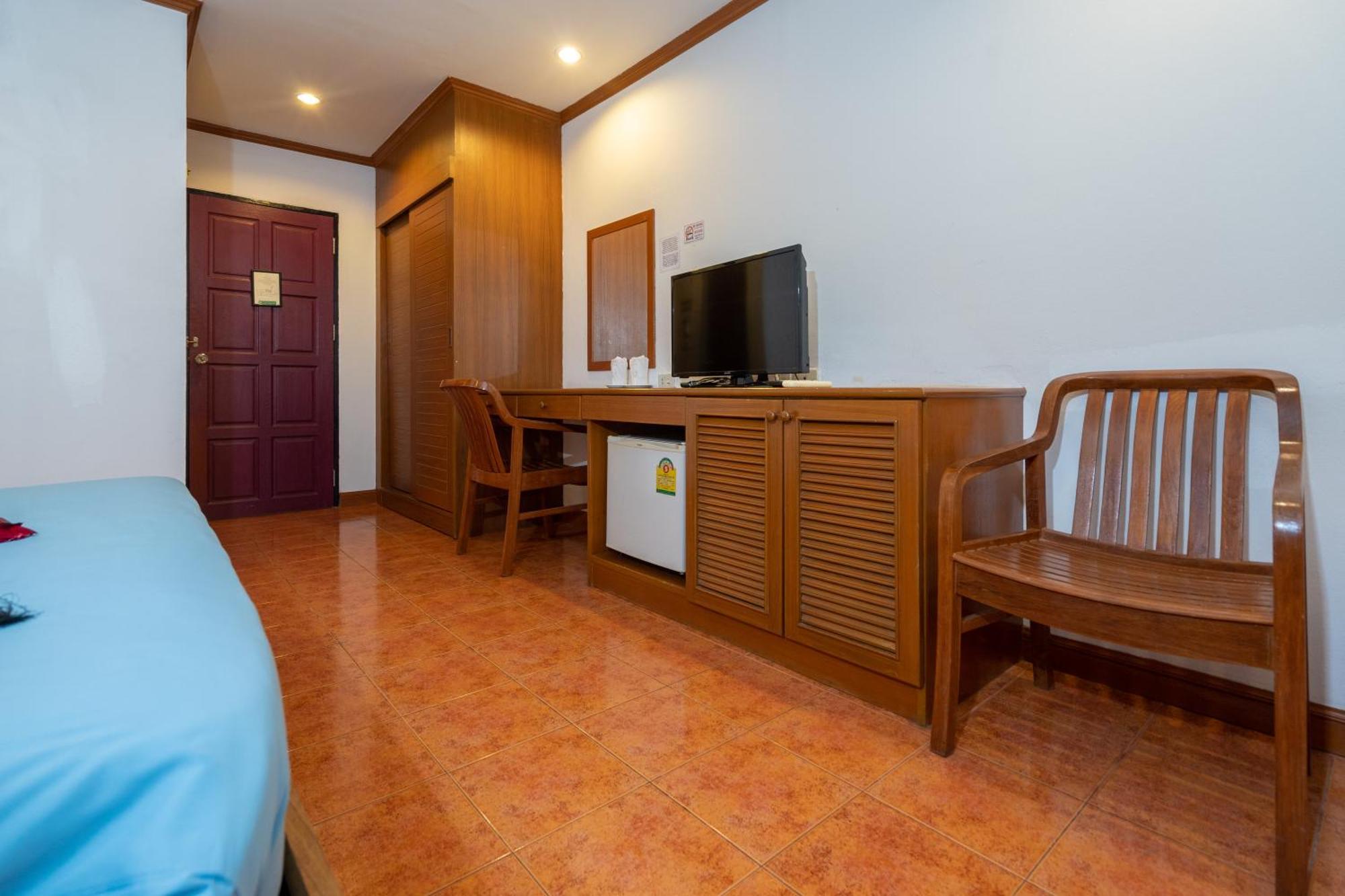 Patong Central Residence & Apartment Rum bild