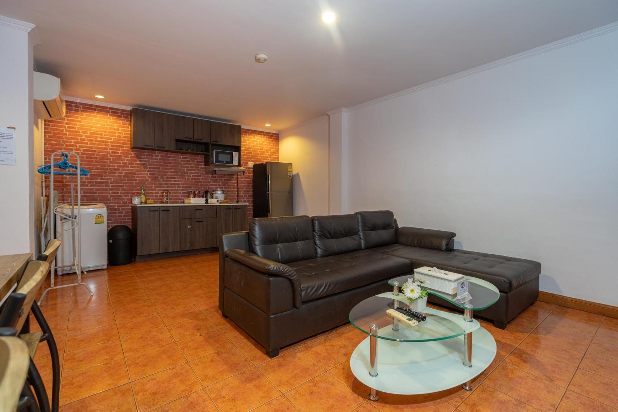 Patong Central Residence & Apartment Rum bild