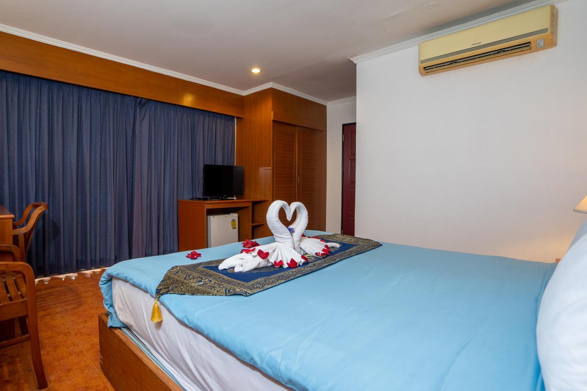 Patong Central Residence & Apartment Rum bild