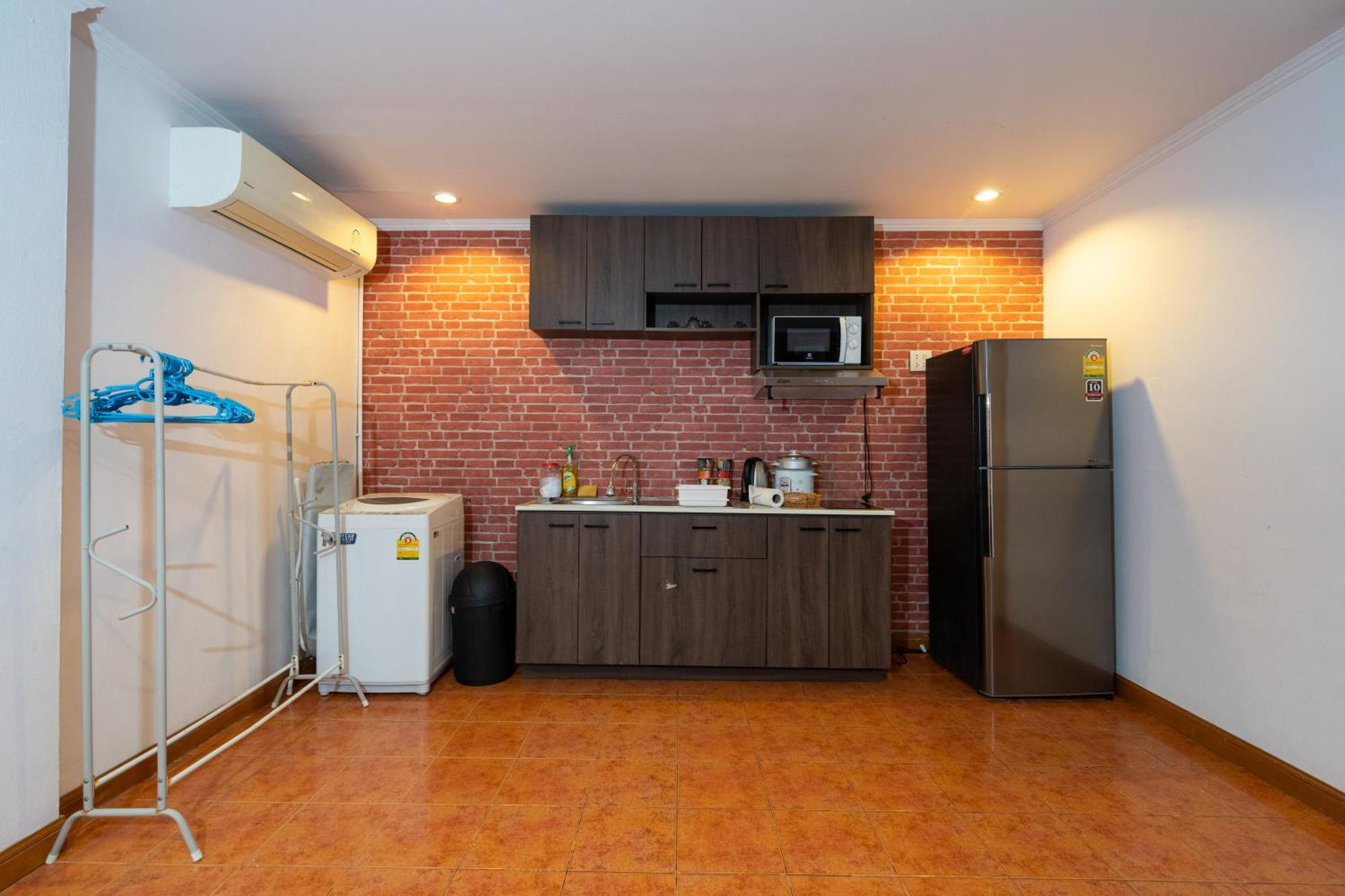 Patong Central Residence & Apartment Rum bild