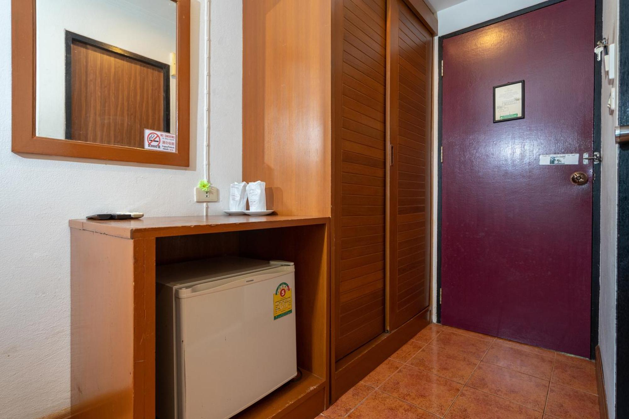Patong Central Residence & Apartment Rum bild