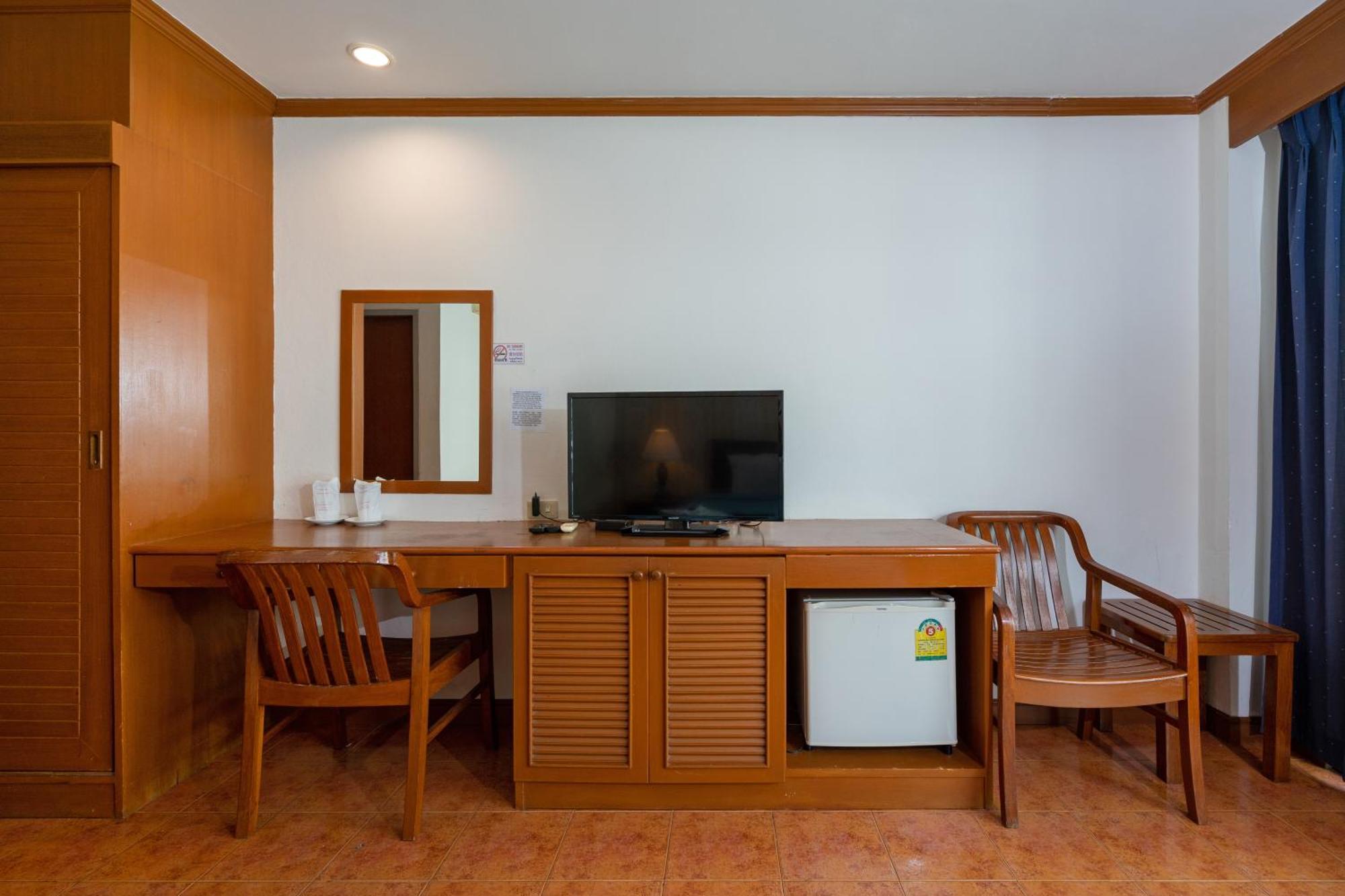 Patong Central Residence & Apartment Rum bild