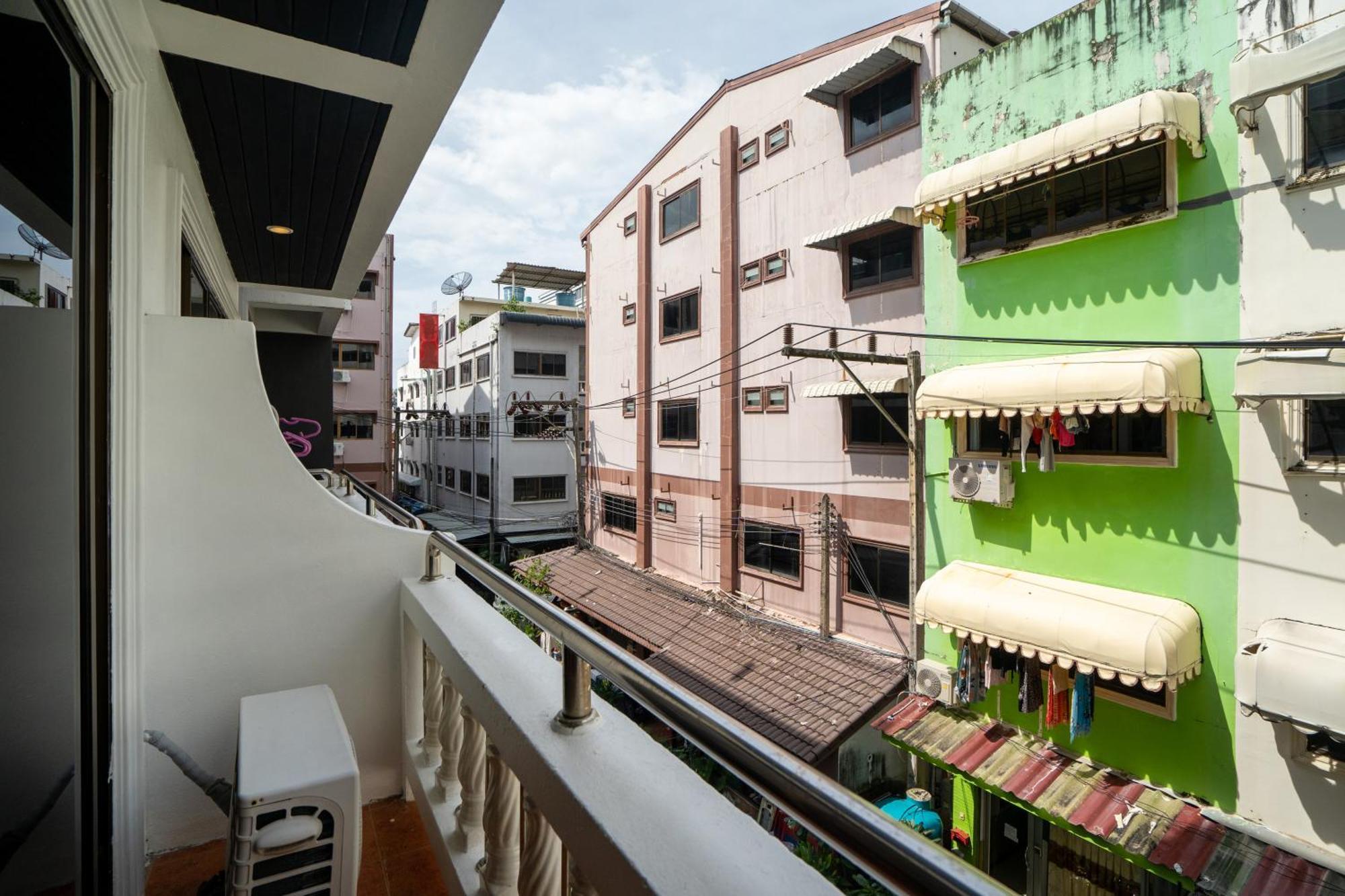 Patong Central Residence & Apartment Rum bild