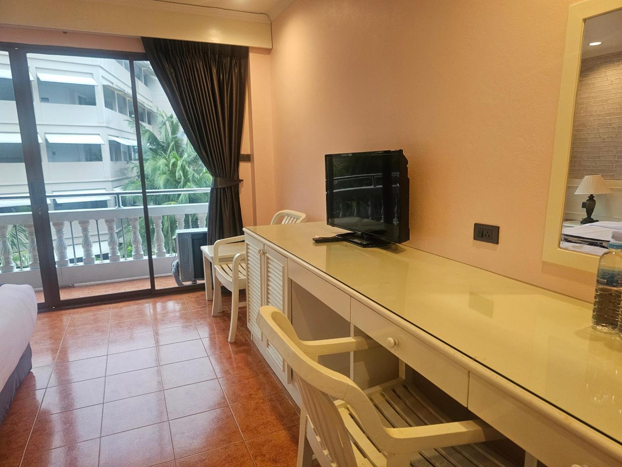 Patong Central Residence & Apartment Exteriör bild