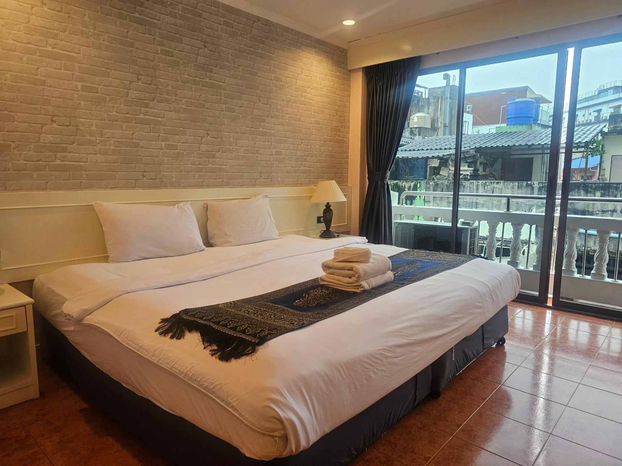 Patong Central Residence & Apartment Rum bild