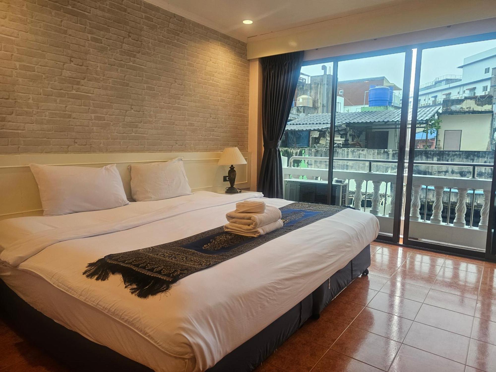 Patong Central Residence & Apartment Exteriör bild