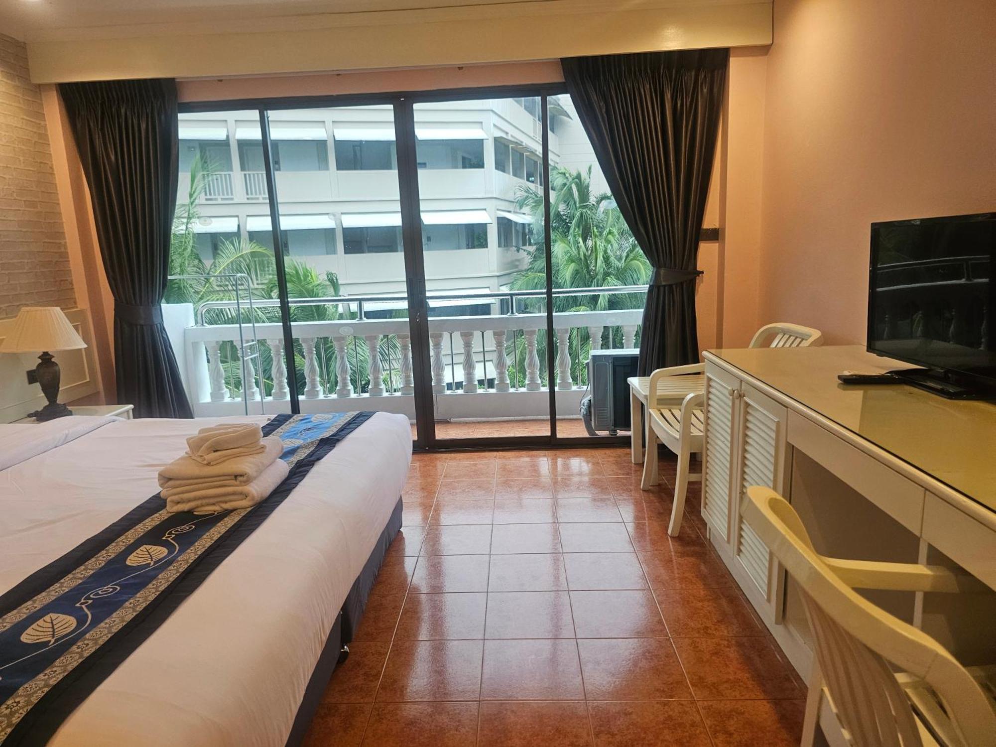 Patong Central Residence & Apartment Exteriör bild