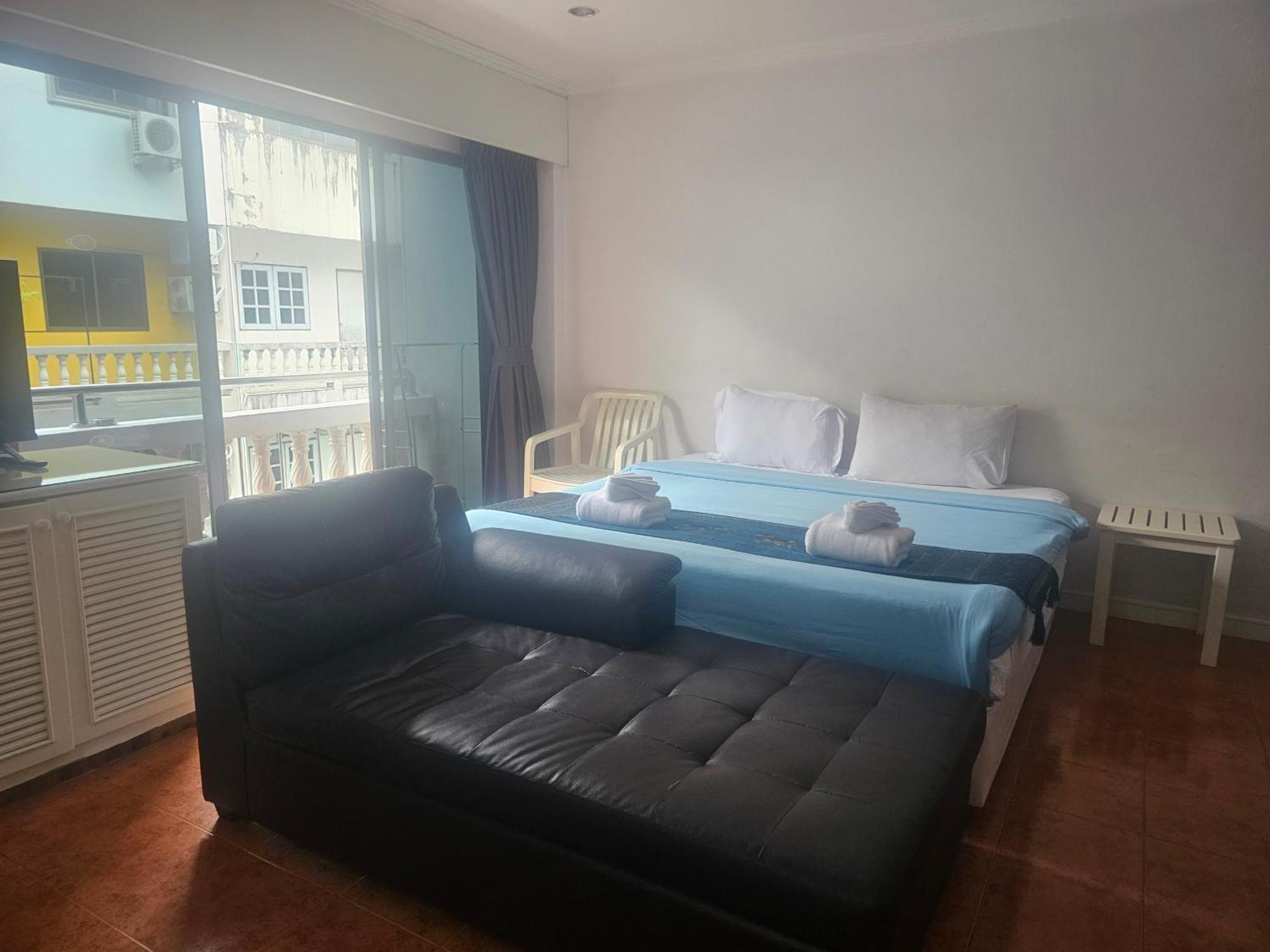 Patong Central Residence & Apartment Rum bild